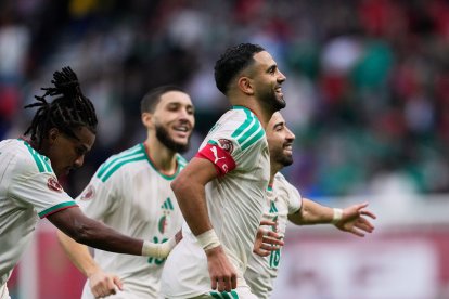 El delantero Riyah Mahrez comanda el ataque argelino.