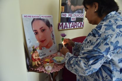 Romelia Castelo levantó un pequeño altar en honor a su hija.