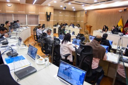 El Concejo Metropolitano de Quito trató en segundo debate la ordenanza que regula la implementación de la tercera placa vehicular.