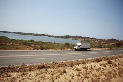 El lote está ubicado al pie de la vía perimetral de la Península.