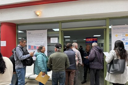 A pesar de que se puede pagar en línea, los ciudadanos aún recurren a los balcones de servicio del Municipio para cancelar sus impuestos.