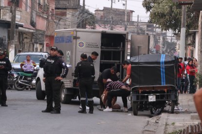 Personal de Medicina Legal realizó el levantamiento del cadáver.