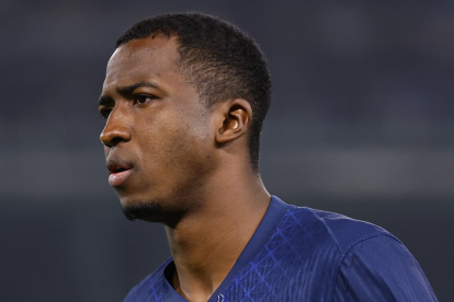 William Pacho durante su juego ante el Marsella en Francia.