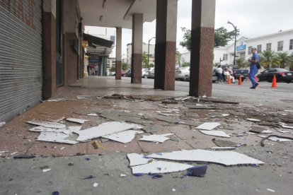 En Guayaquil se registraron varios atentados contra negocios comerciales.