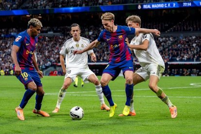 Real Madrid y FC Barcelona se vuelven a medir por una Supercopa de España.