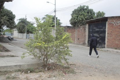 Escena del crimen en la cooperativa El Cóndor, Durán, donde un ataque armado dejó dos personas fallecidas y una herida.