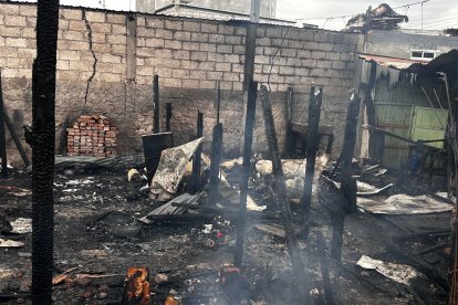 El inmueble donde estaban las víctimas quedó destruido por la explosión.