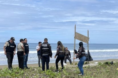 Personas que caminaban por la playa del sector Álamos encontraron una imagen que les heló la sangre: cinco cabezas humanas colgadas.