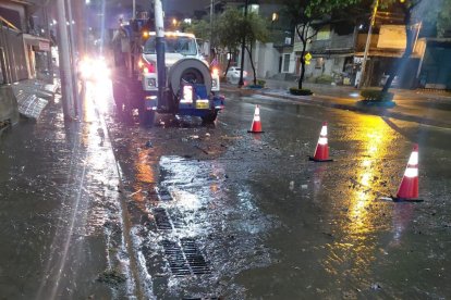 Imagen difundida por Aquiles Álvarez que evidencia la basura regada en las calles.