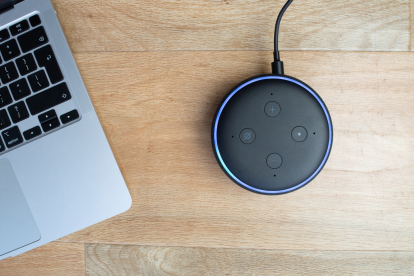 Apple integra el modelo de IA Gemini de Google para potenciar Siri y ofrecer respuestas más inteligentes y personalizadas.