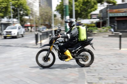 La actividad de delivery es analizada dentro de propuestas de regulación municipal.