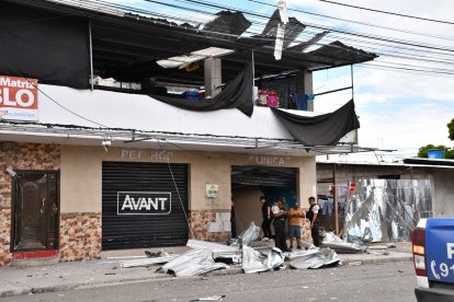 La explosión causó graves daños materiales en al menos seis viviendas del sector.