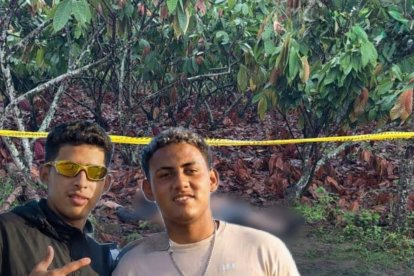 Los jóvenes presentaban signos de violencia y un corte profundo en sus cuellos.