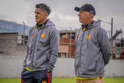 El primer equipo, ajeno a problemas económicos, empezó su trabajo al mando de Norberto Araujo.