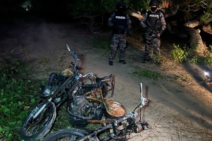 En el lugar también se encontró las dos motos incineradas