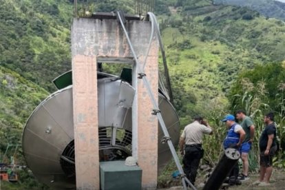 La estructura del platillo volador quedó dañada tras el impacto.