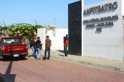 Allegados de los desaparecidos de Pedro Carbo pedían que les entreguen cuerpos.