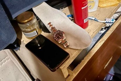Este reloj valuado en 14 mil dólares fue hallado en la casa del sospechoso.