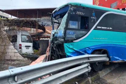 Mortal accidente de tránsito en Ambato: así quedó un vehículo implicado.