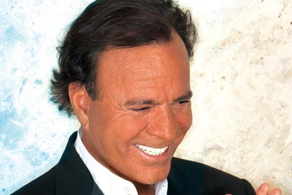 Julio José Iglesias de la Cueva es un cantante, compositor y empresario español.