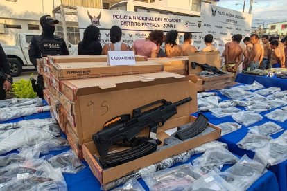 El operativo dejó varios detenidos y la incautación de un gran arsenal de armas.