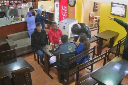 Los sospechosos amedrentaron a sus víctimas con armas de fuego.