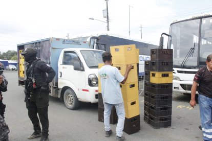 Los camiones y la mercadería fueron recuperados por agentes policiales.