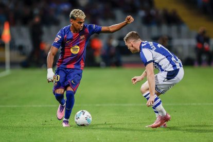 Lamine Yamal (i) es una de las figuras de FC Barcelona