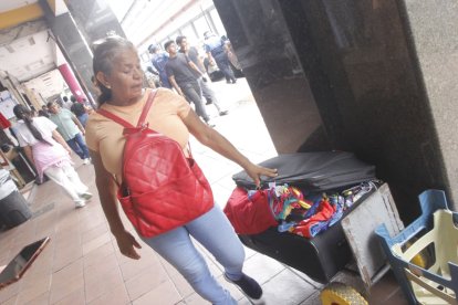 Elba Velásquez es la comerciante que sufrió abuso por parte de metropolitanos.