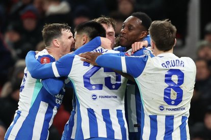 Brighton busca escalara posiciones en la tabla de la Premier League.