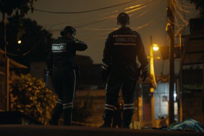 El cadáver de Anthony Quiñónez quedó tendido sobre la acera.