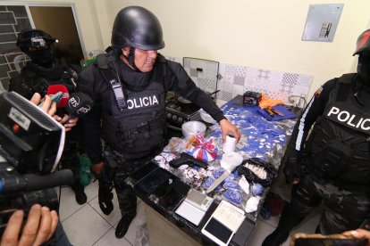 En la vivienda se encontraron drogas, fundas, balanzas y todo lo necesario para la venta de los alcaloides.
