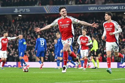 Arsenal lidera la clasificación de Champions League con puntaje ideal.