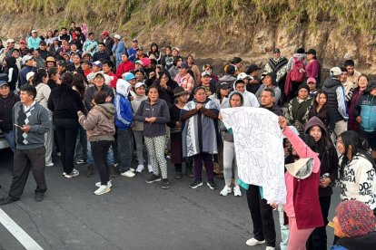 Moradores piden la construcción de dos puentes peatonales para evitar atropellos.