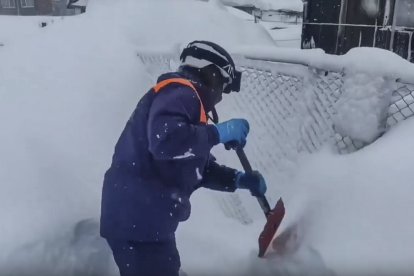 La mayor nevada registrada en Kamchatka, en Rusia, bloquea edificios y carreteras.
