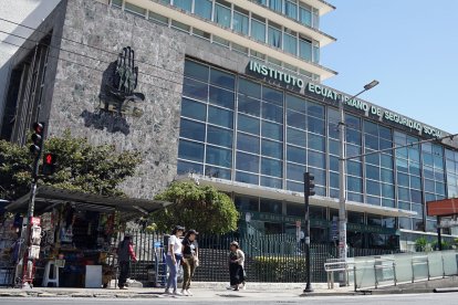 Desde la web institucional se puede ingresar la solicitud, elegir la modalidad de pago e imprimir la proyección.