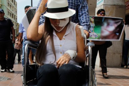 En 2013, en el cantón Simón Bolívar, que ahora dirige, Mafer Vargas fue atacada.