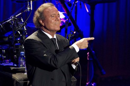 Julio Iglesias, cantante español de 82 años.