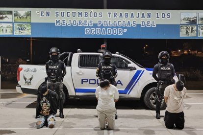 Agentes policiales aprehendieron a tres sospechosos.