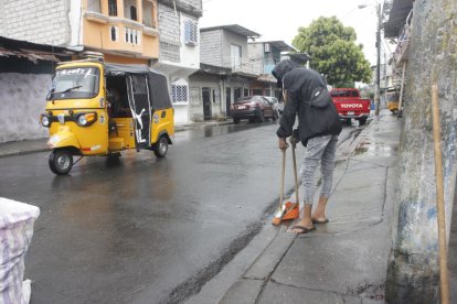 Policía acordonó la escena del ataque armado en el suburbio de Guayaquil.