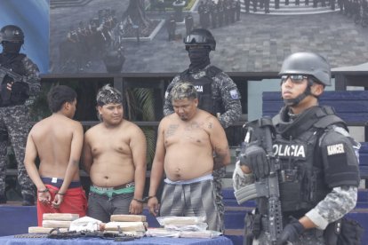 Varios detenido y más de una tonelada de droga fue incautada.