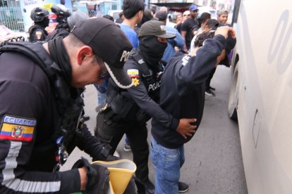 Fuerzas policiales realizan operativo en Durán.
