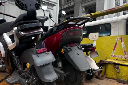 Agentes de la ATM han retenido cientos de scooters y motos eléctricas.