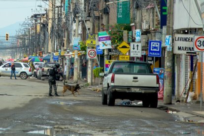 Una camioneta averiada generó una alerta de bomba en Durán.