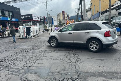 El tránsito vehicular de la zona estuvo paralizado hasta que los cuerpo de emergencia atendieran al herido.