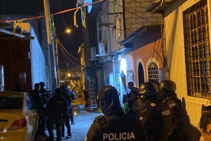 Escena de uno de los ataques armados registrados en el distrito Manta, donde la Policía levantó indicios balísticos.