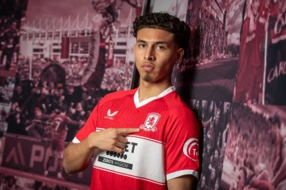 Jeremy Sarmiento fue oficializado como nuevo jugador de Middlesbrough.