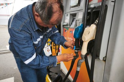 La gasolinera fue clausurada por la Agencia de Regulación y Control de Hidrocarburos.