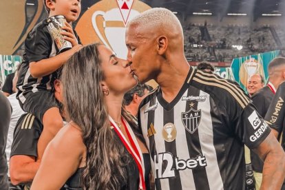 Karina Alexandre, la mujer que llevó a Deyverson a Liga de Quito y ordenó su carrera.