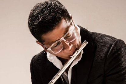 El flautista Carlos Prado quiere revivir el verdadero sabor del encebollado ‘guayaco’